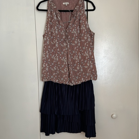 BANANA REPUBLIC Knee length layered pleated detail navy skirt - Picture 4 of 8